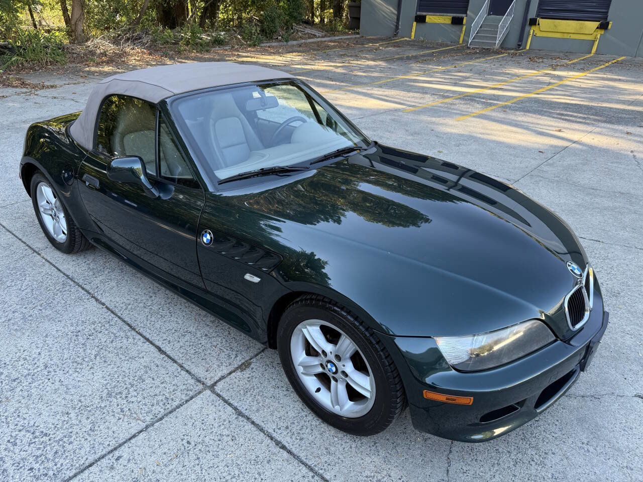 Used 2000 BMW Z3 2.5i image 1
