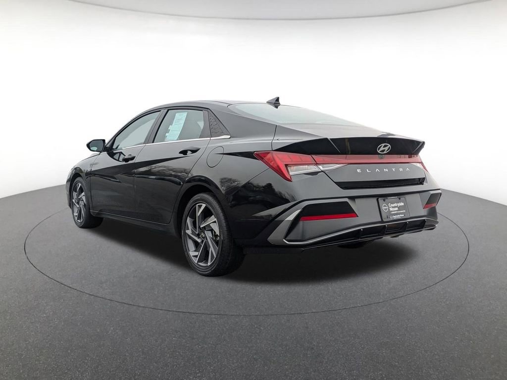 Used 2025 Hyundai Elantra SEL FWD image 7