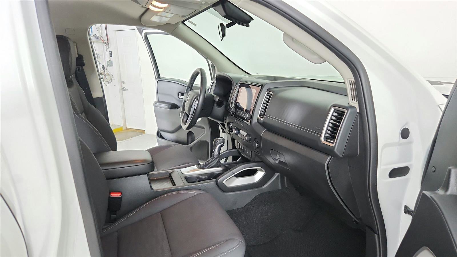 Used 2024 Nissan Frontier SV w/ Hardbody Edition AWD/4WD image 18
