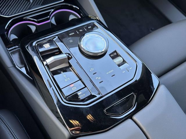 New 2026 BMW 550e xDrive image 17