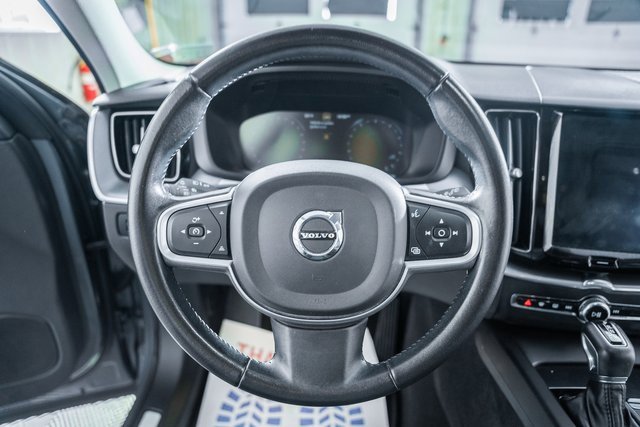 Used 2020 Volvo XC60 T6 Momentum image 25