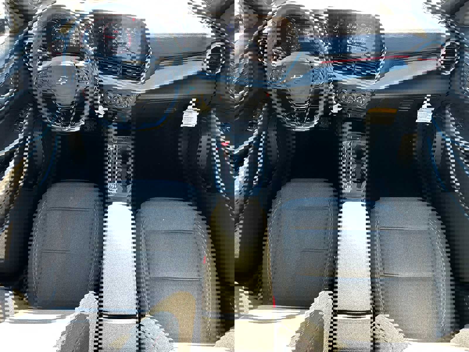 Used 2025 Chevrolet Trax RS w/ Sunroof Package image 18