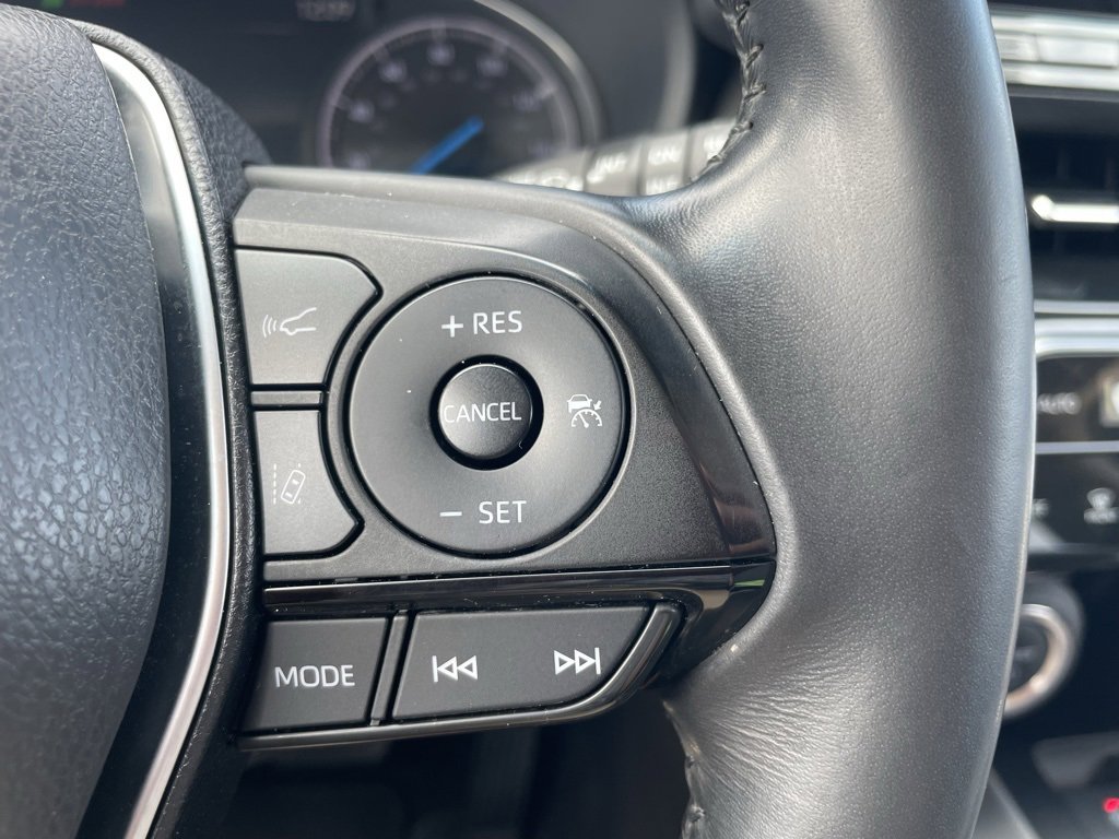Used 2023 Toyota Venza LE image 10
