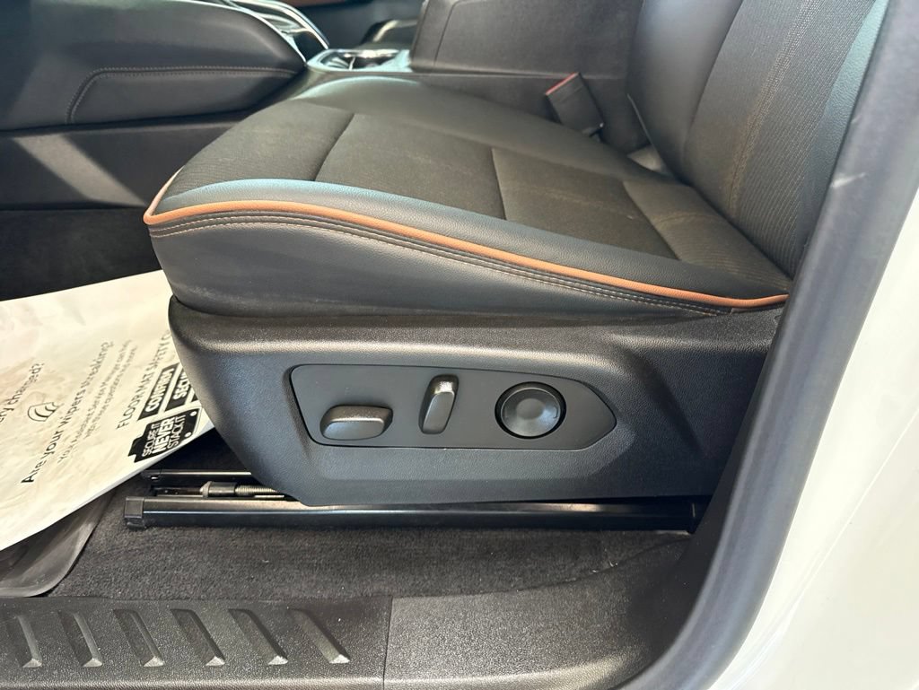 Used 2025 GMC Canyon AT4 AWD/4WD image 16