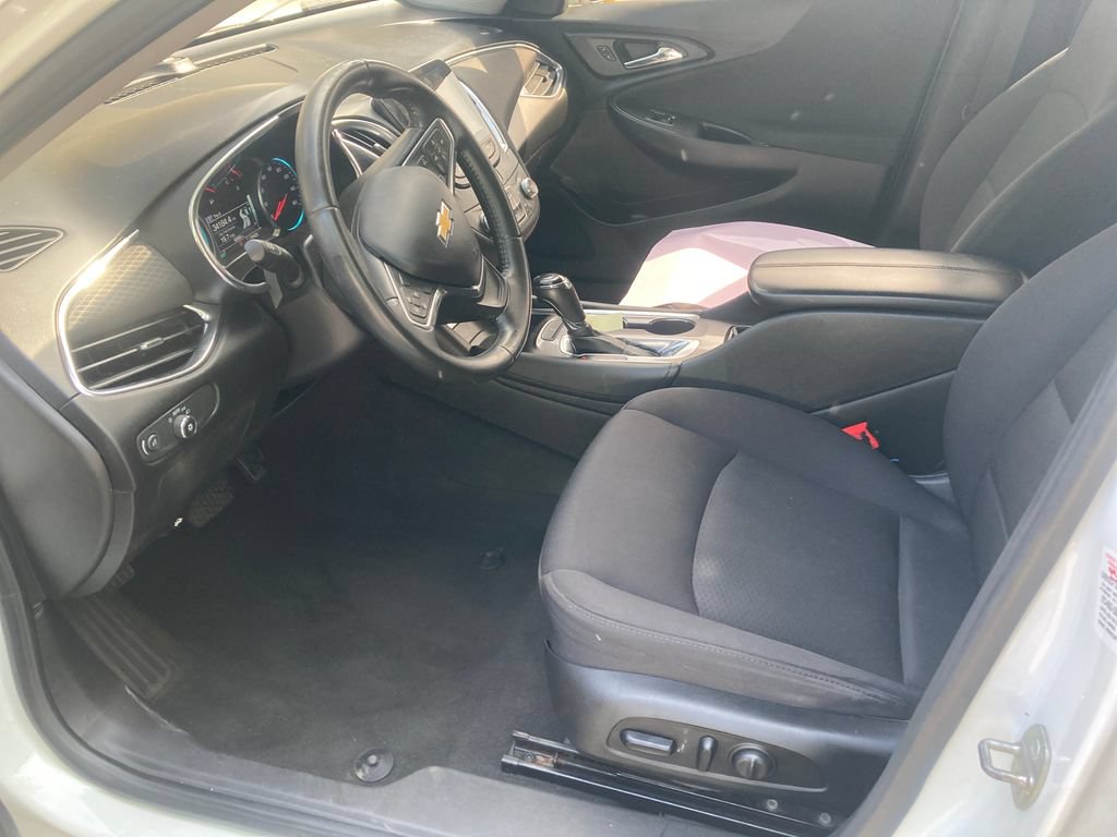 Used 2017 Chevrolet Malibu LT FWD image 12
