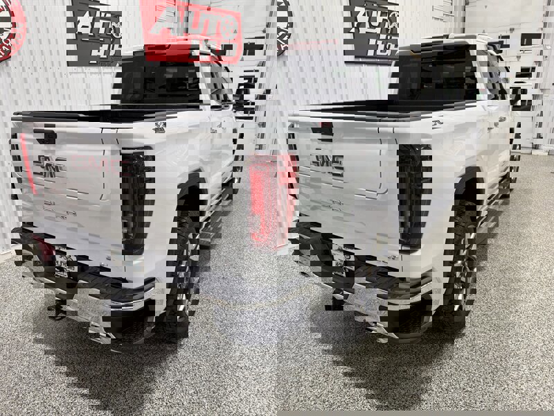 Used 2025 GMC Sierra 1500 SLT w/ SLT Premium Package image 17