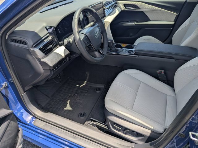 Used 2026 Toyota Camry XLE FWD image 9