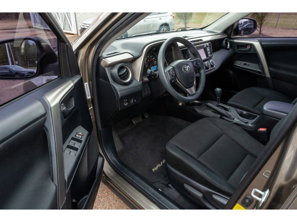 Used 2015 Toyota RAV4 LE image 10