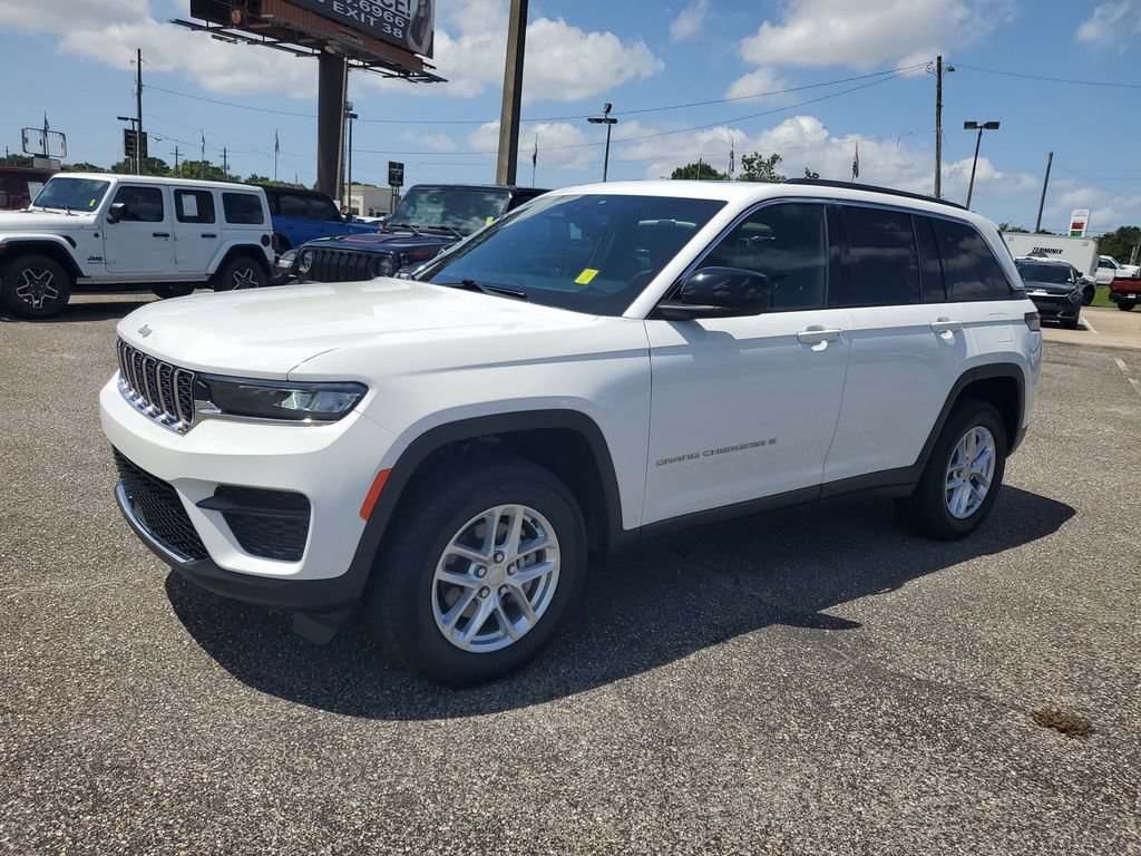 Used 2025 Jeep Grand Cherokee Laredo X w/ Luxury Tech Group I AWD/4WD image 2