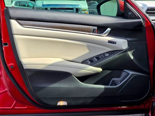 Used 2020 Honda Accord Touring image 26