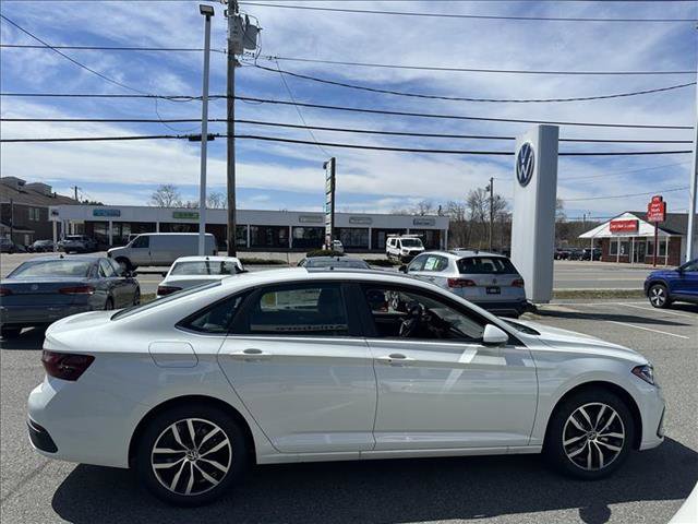 New 2025 Volkswagen Jetta SE FWD image 7
