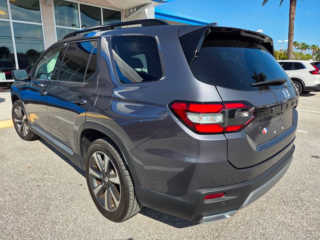 Certified 2024 Honda Pilot Touring image 4