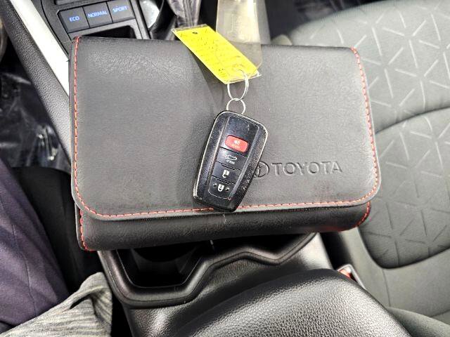 Used 2022 Toyota RAV4 XLE w/ Convenience Package image 23