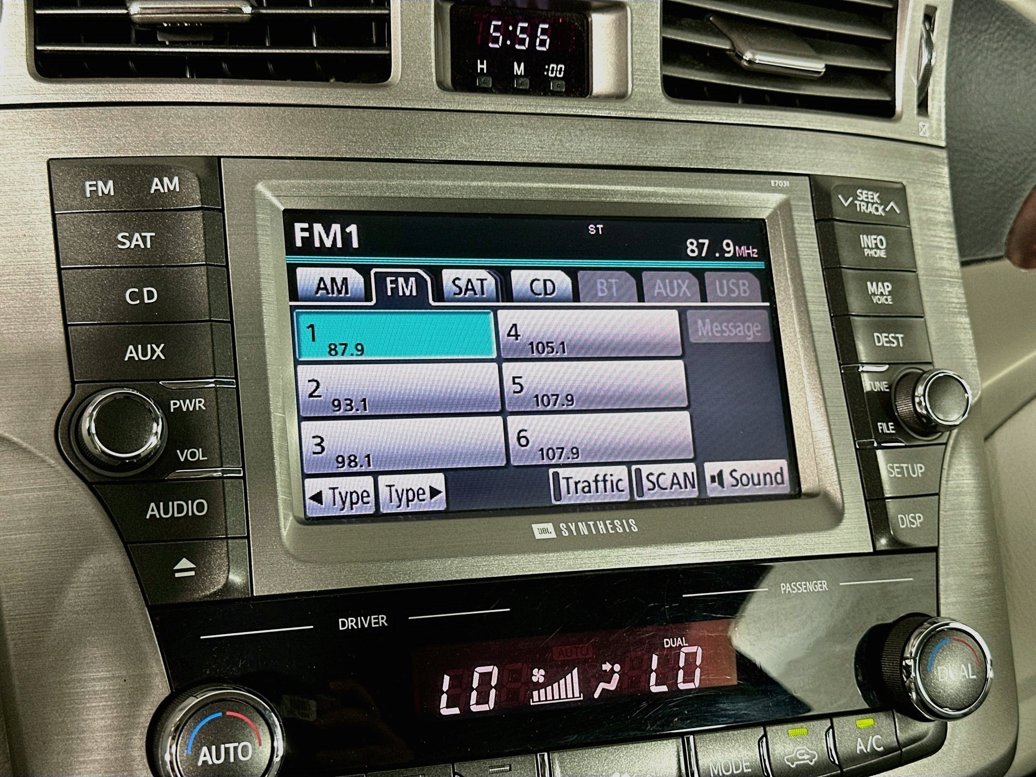 Used 2012 Toyota Avalon Limited FWD image 19