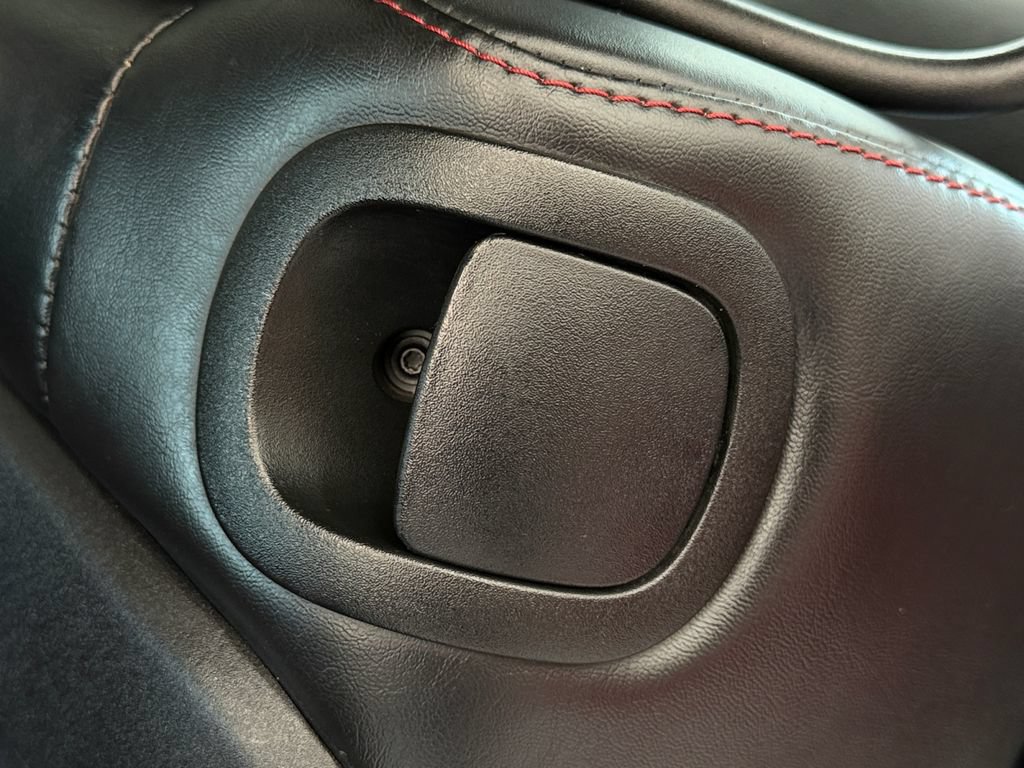 Used 2015 Dodge Challenger R/T Plus RWD image 40