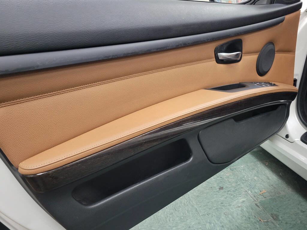 Used 2012 BMW 328i Convertible image 25