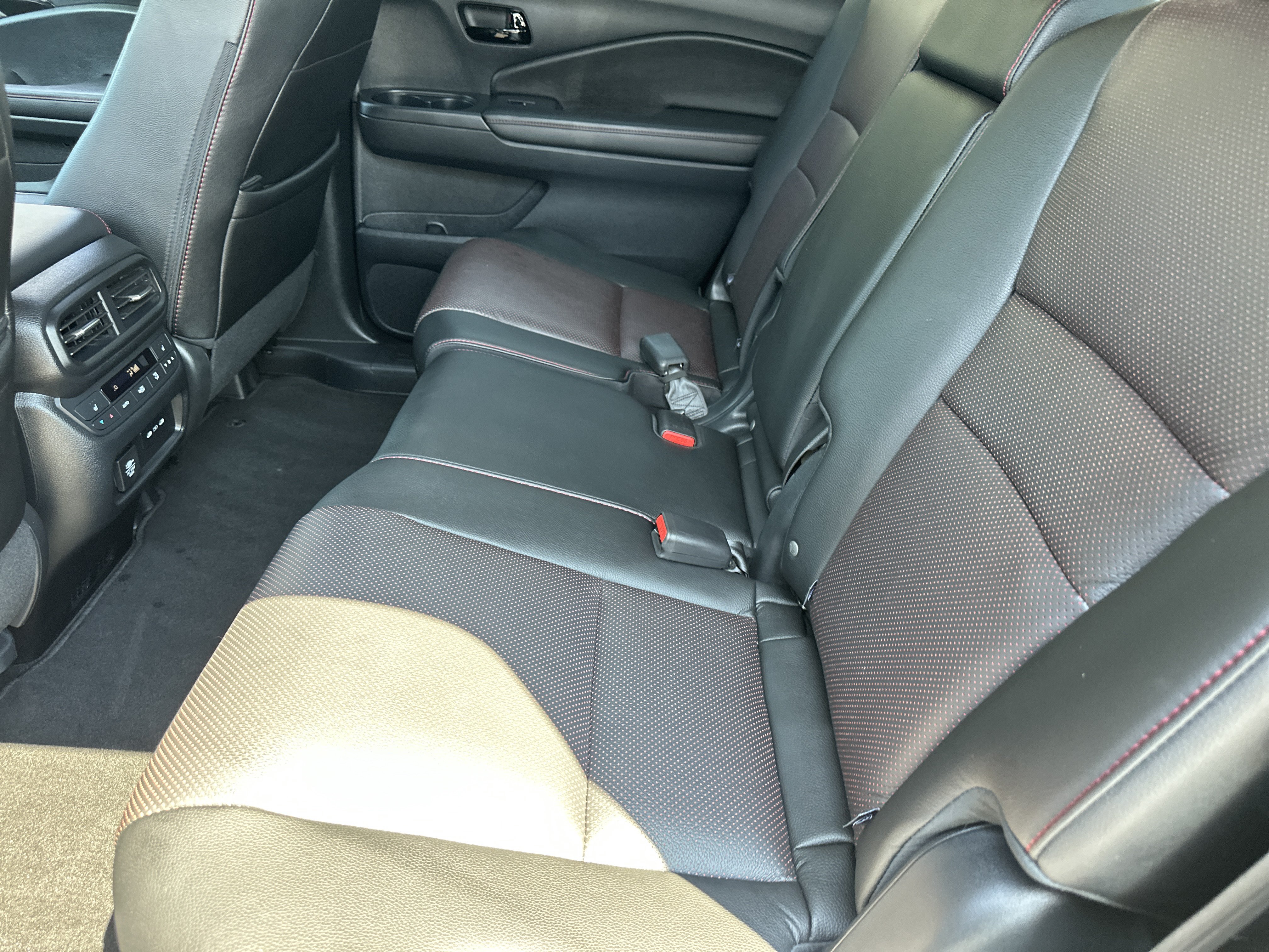 Used 2025 Honda Passport Black Edition image 12