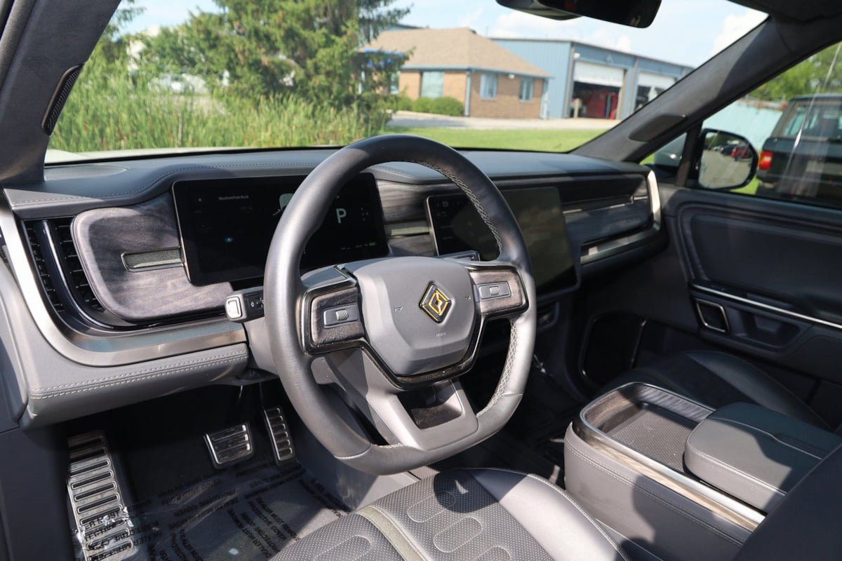 Used 2022 Rivian R1T Adventure image 32