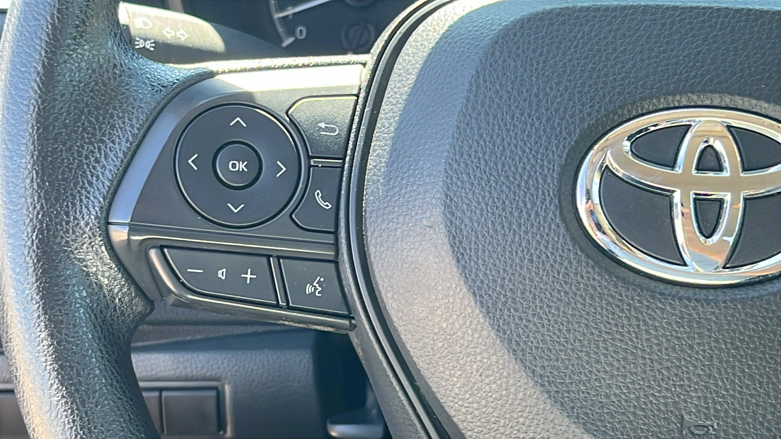 Used 2022 Toyota Corolla LE image 16