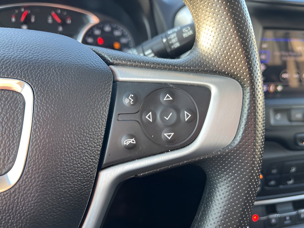 Used 2024 GMC Terrain SLE image 46