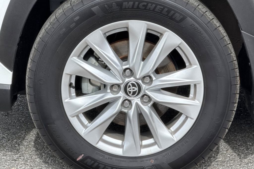 Certified 2024 Toyota Corolla Cross LE w/ Moonroof Package image 25