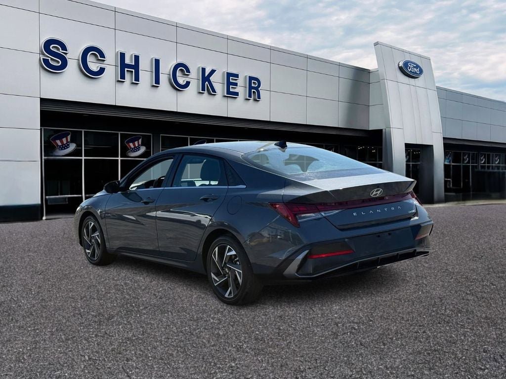 Used 2025 Hyundai Elantra Limited FWD image 3
