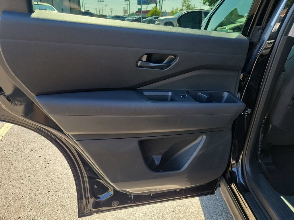 Used 2025 Nissan Pathfinder SV FWD image 17