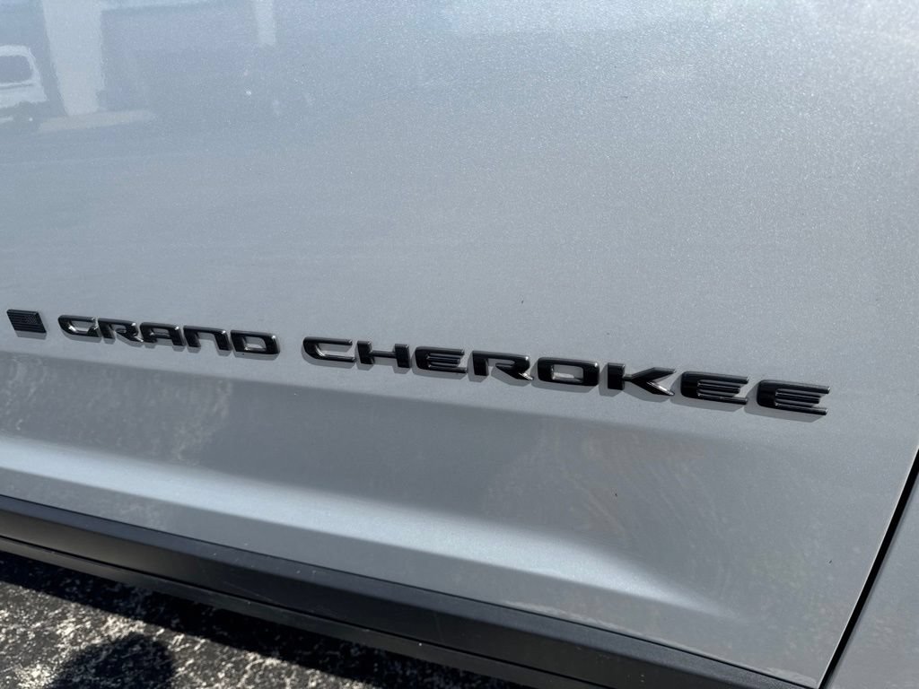 Used 2024 Jeep Grand Cherokee Altitude AWD/4WD image 42