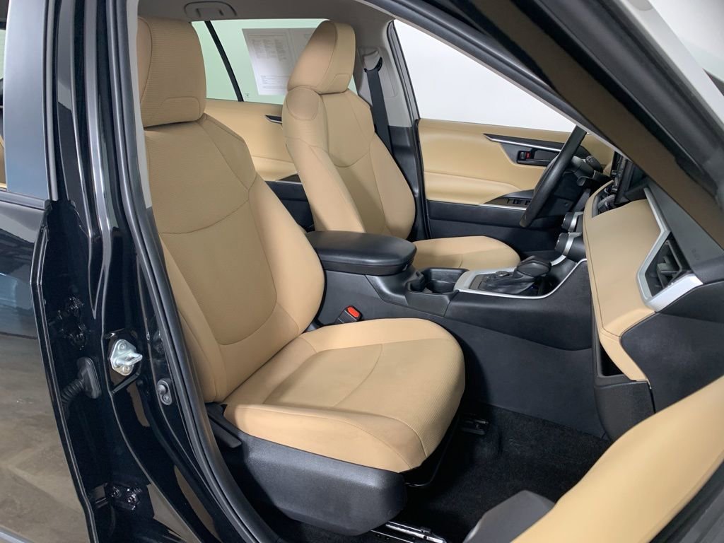 Used 2021 Toyota RAV4 LE image 36