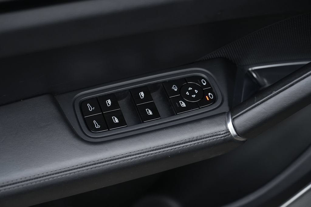 Used 2019 Porsche Cayenne Turbo AWD/4WD image 25
