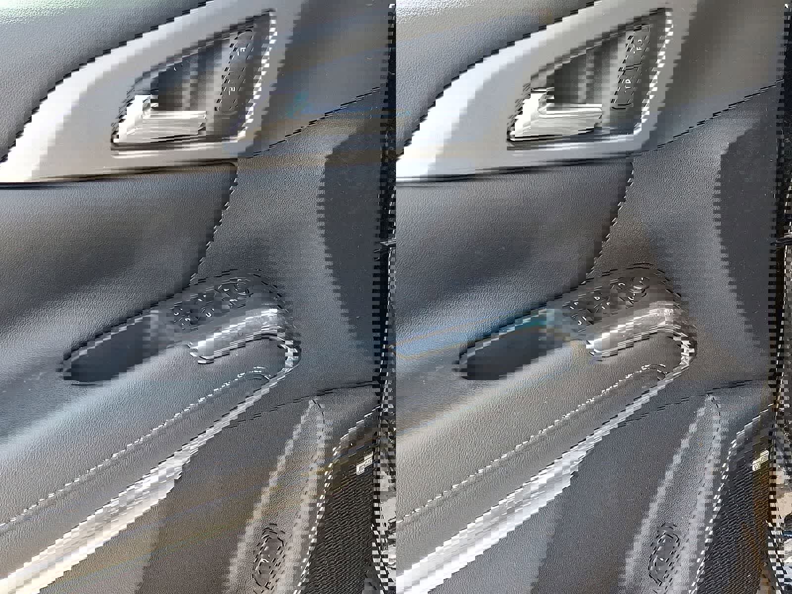 Used 2025 Chevrolet Traverse LT w/ Enhanced Driving Package image 29