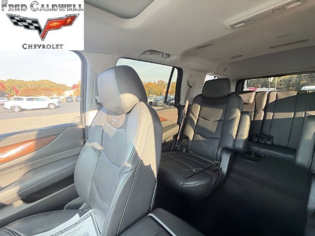 Used 2017 Cadillac Escalade Luxury AWD/4WD image 12