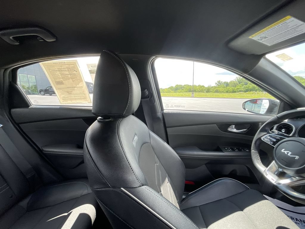 Used 2022 Kia Forte GT-Line w/ GT-Line Technology Package FWD image 12