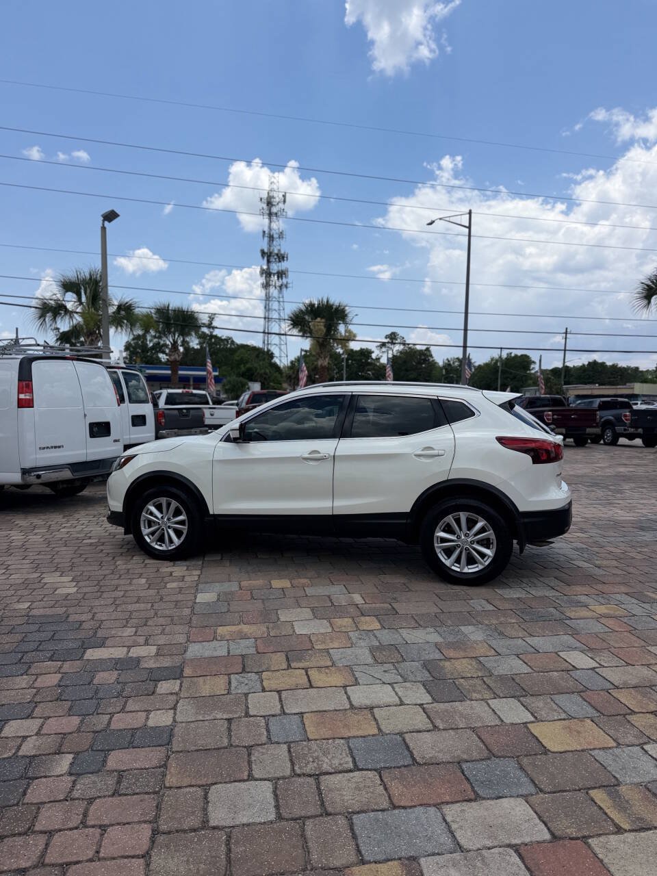 Used 2017 Nissan Rogue Sport SV w/ SV Premium Package FWD image 11