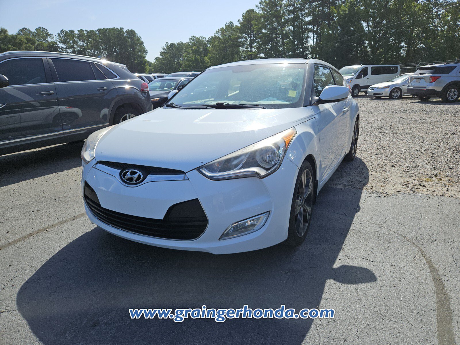 Used 2017 Hyundai Veloster Value Edition FWD image 2