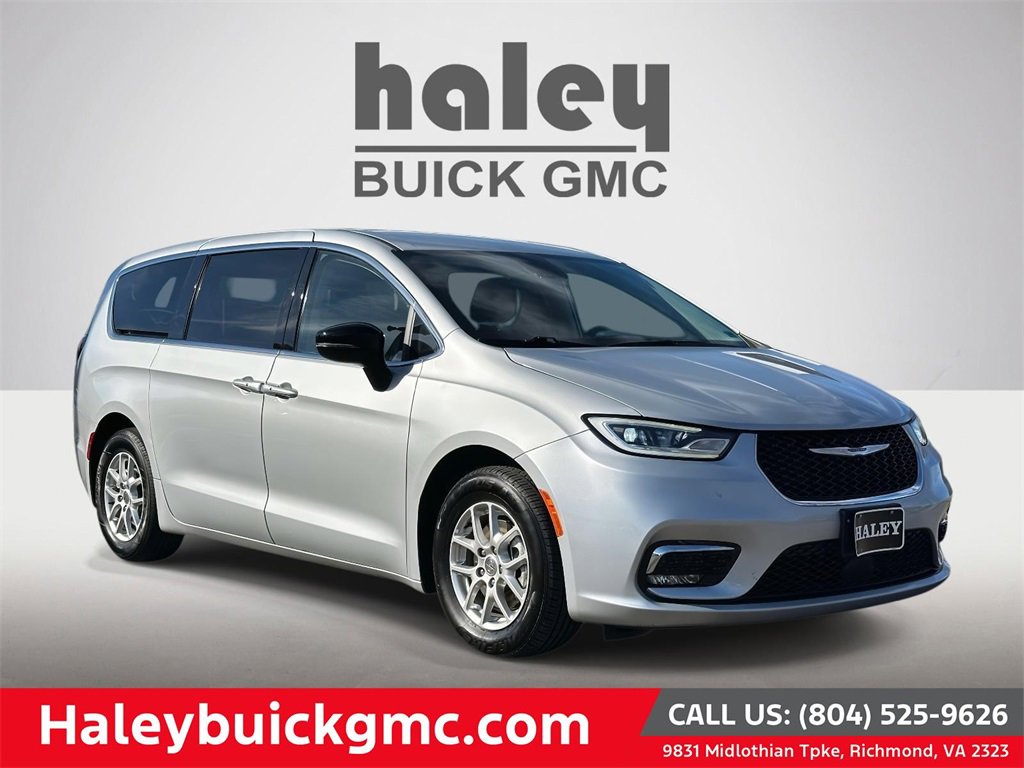 Used 2024 Chrysler Pacifica Touring-L image 1