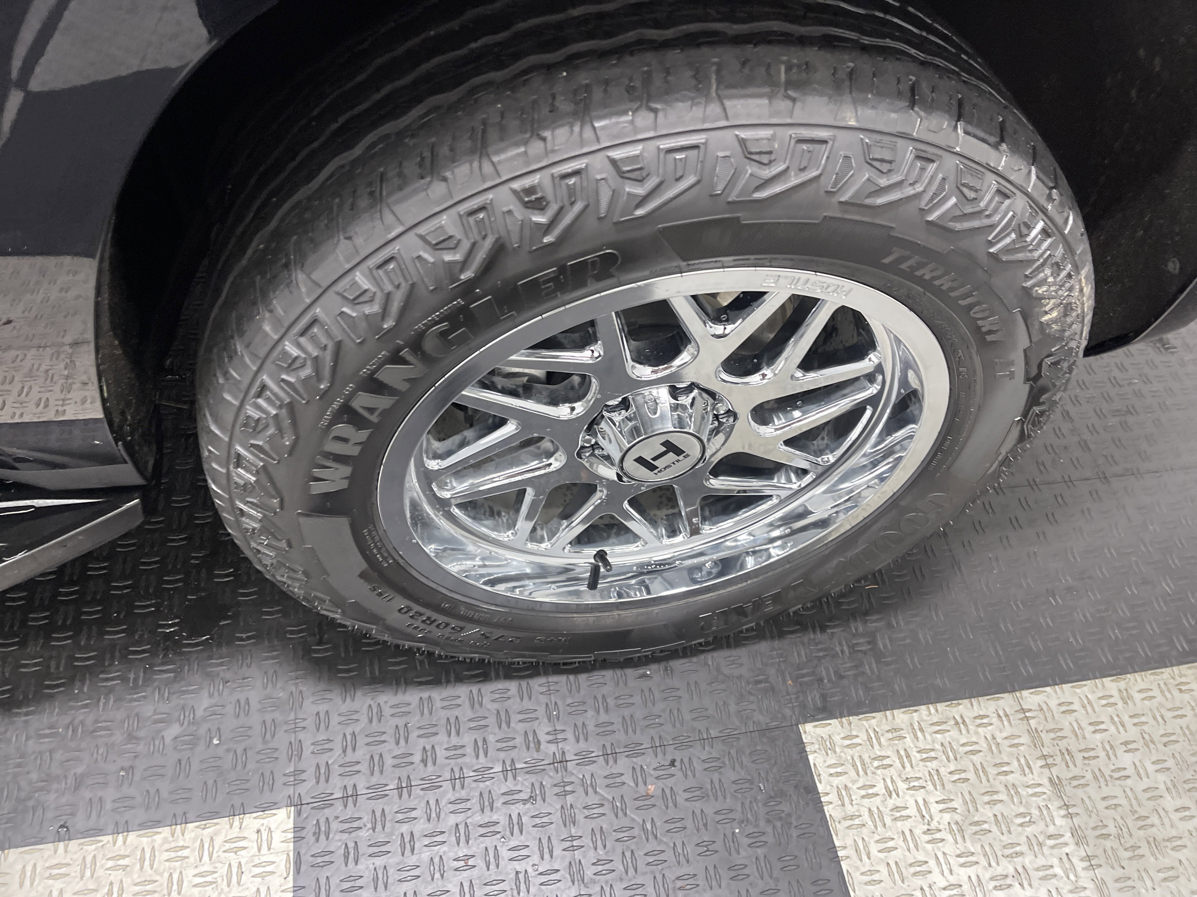 Used 2023 GMC Yukon XL AT4 w/ LPO, Floor Liner Package image 27