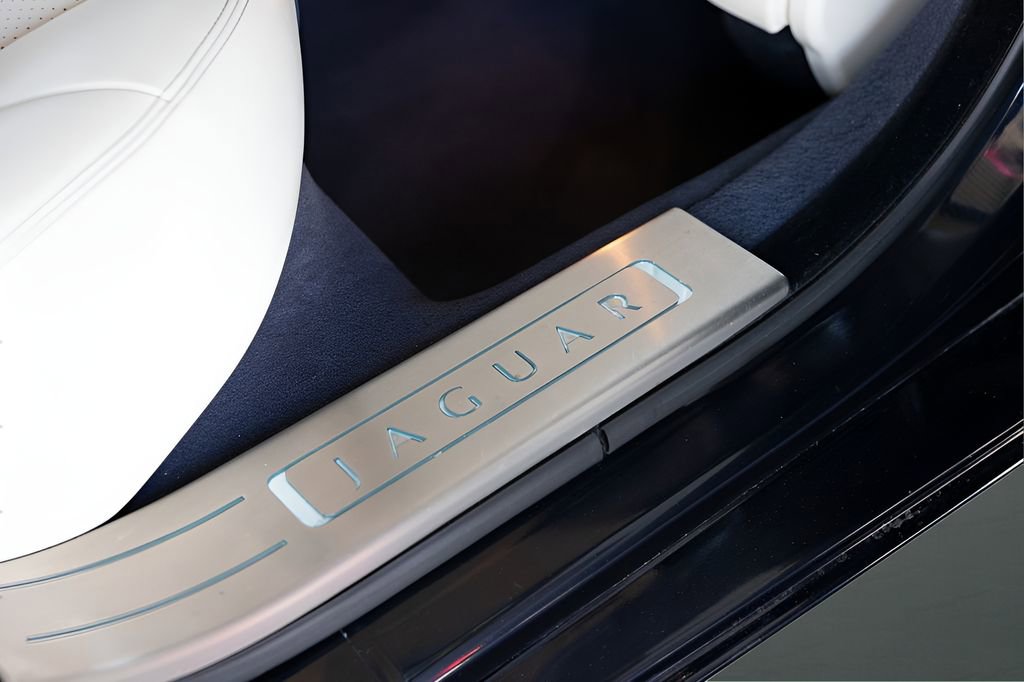 Used 2012 Jaguar XJ L RWD image 74