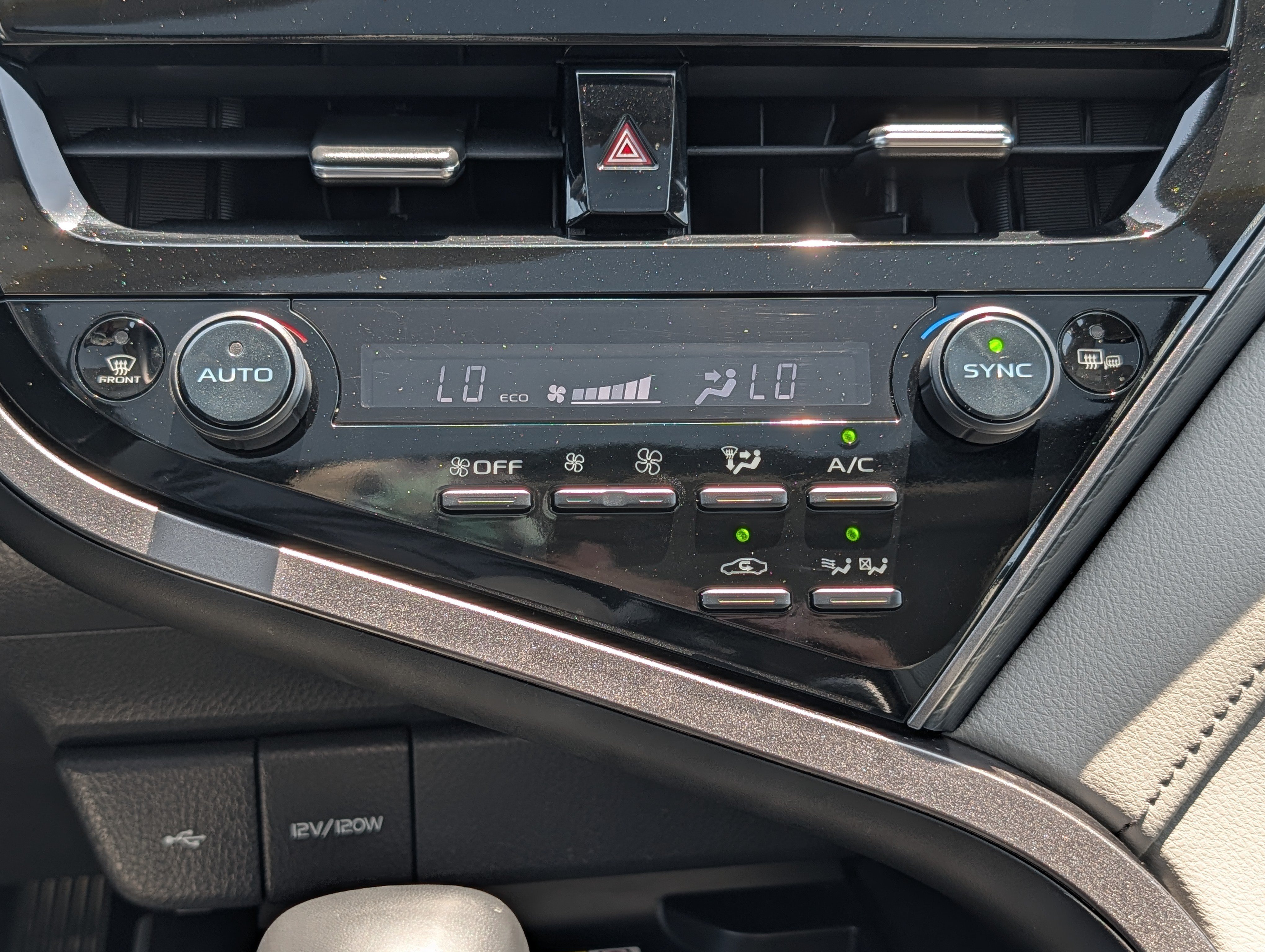 Used 2022 Toyota Camry SE w/ Audio Upgrade Package FWD image 24