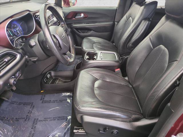 Used 2020 Chrysler Pacifica Touring-L FWD image 16