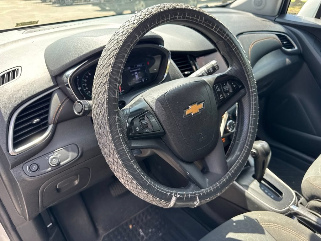 Used 2020 Chevrolet Trax LS w/ Tint and Cruise Package FWD image 9