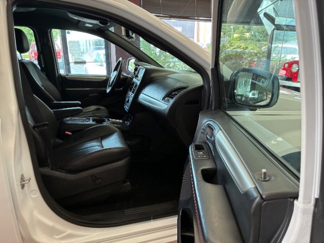 Used 2019 Dodge Grand Caravan GT image 29