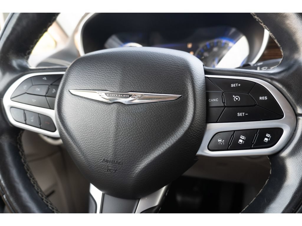 Used 2022 Chrysler Pacifica Limited FWD image 30
