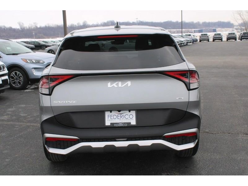 Used 2025 Kia Sportage LX image 4