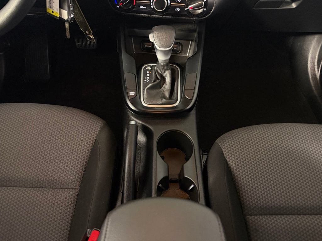Used 2025 Kia Soul LX w/ LX Technology Package FWD image 16
