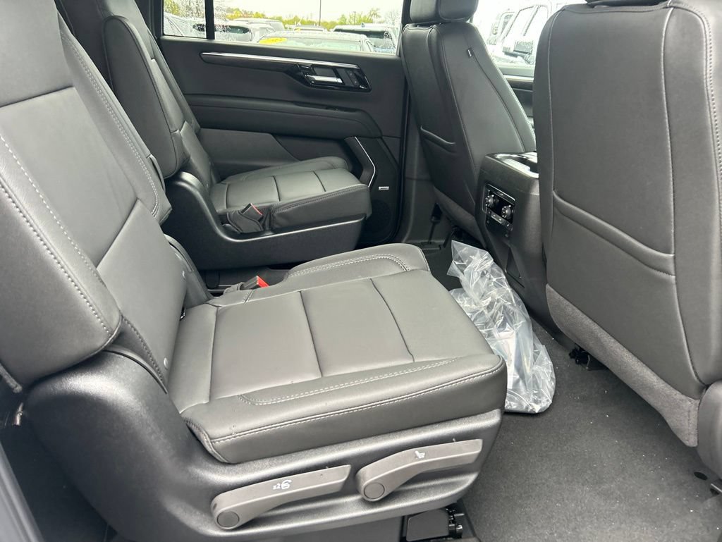New 2026 Chevrolet Suburban LT w/ Comfort Package AWD/4WD image 24