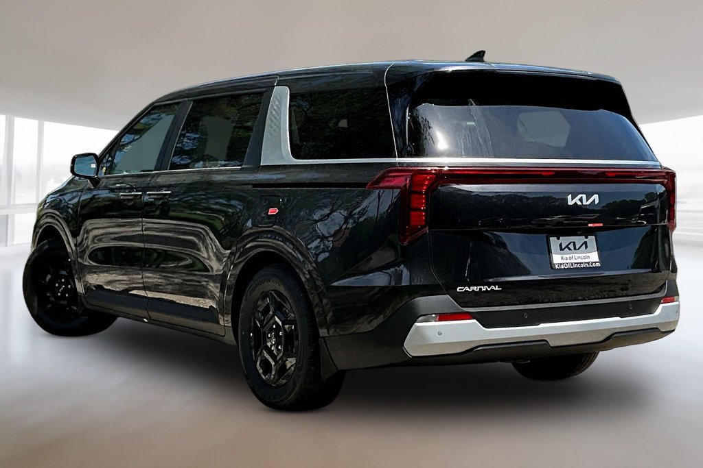 New 2026 Kia Carnival FWD image 3