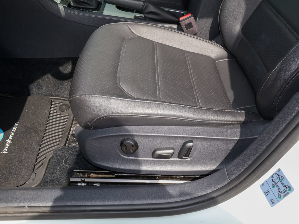 Used 2019 Volkswagen Passat 2.0T Wolfsburg FWD image 13