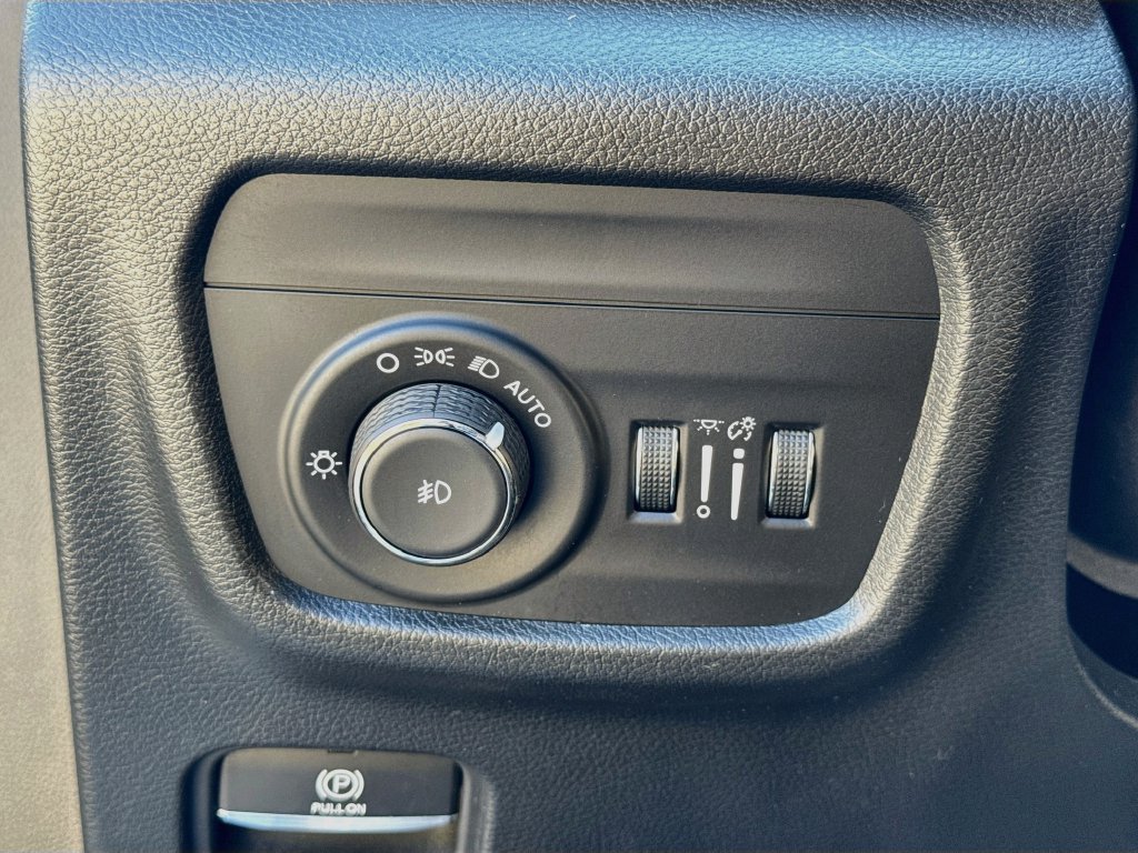 Used 2023 Jeep Grand Cherokee L Summit RWD image 18