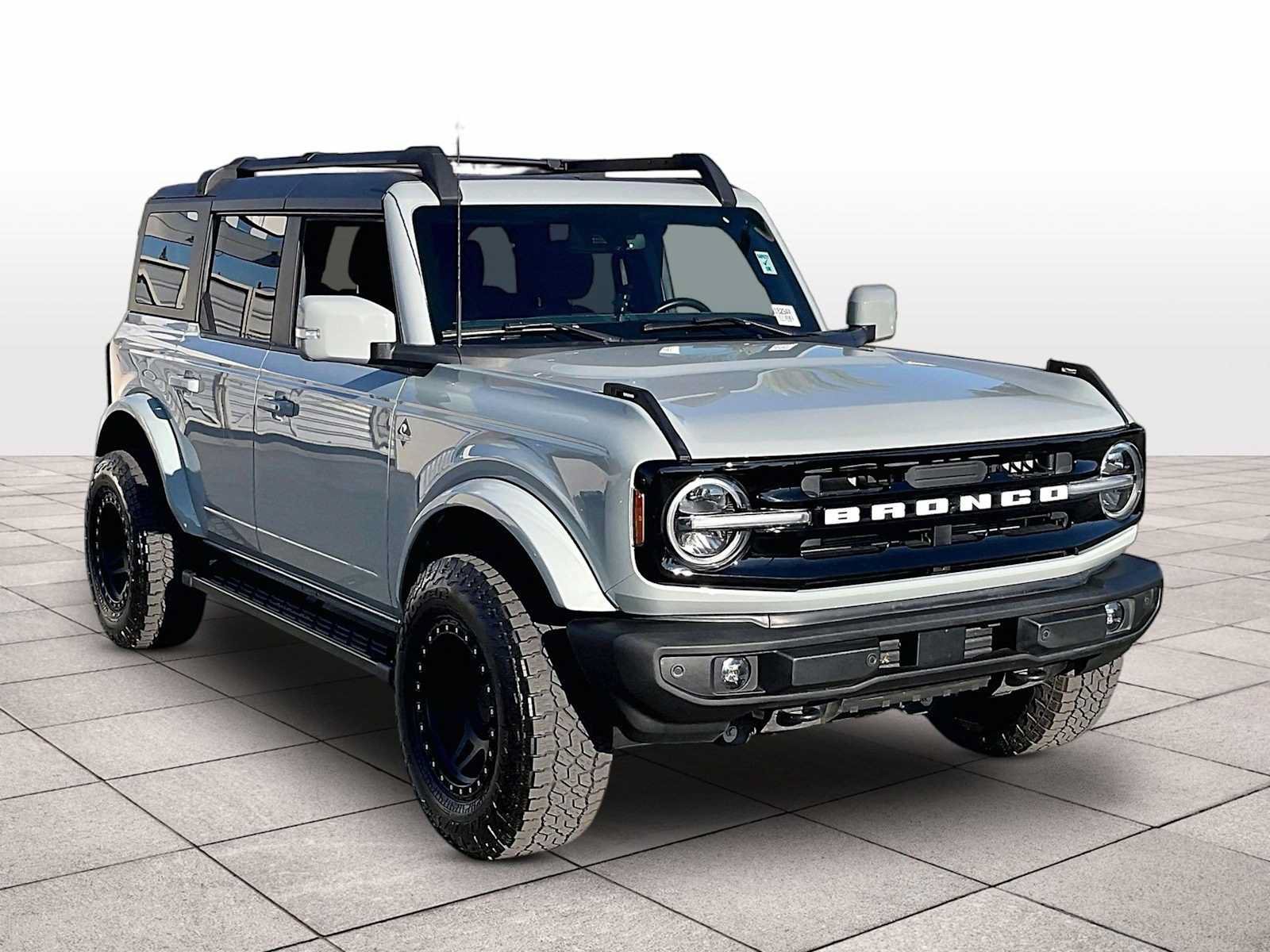 Used 2023 Ford Bronco Outer Banks AWD/4WD image 2